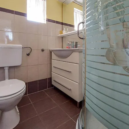 Apartment 2 Bedroom Lovely In Labin *